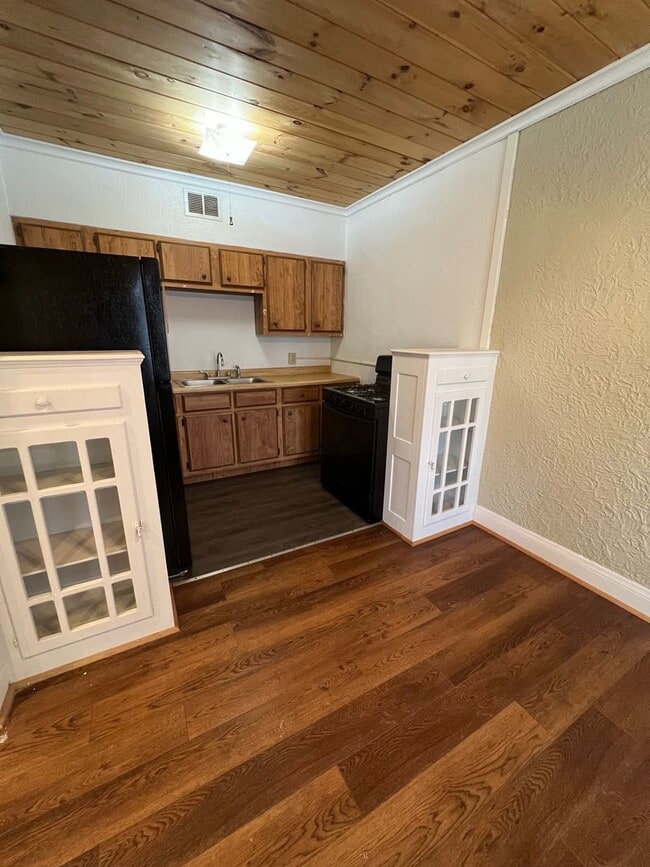 Parchment Manor Apartments