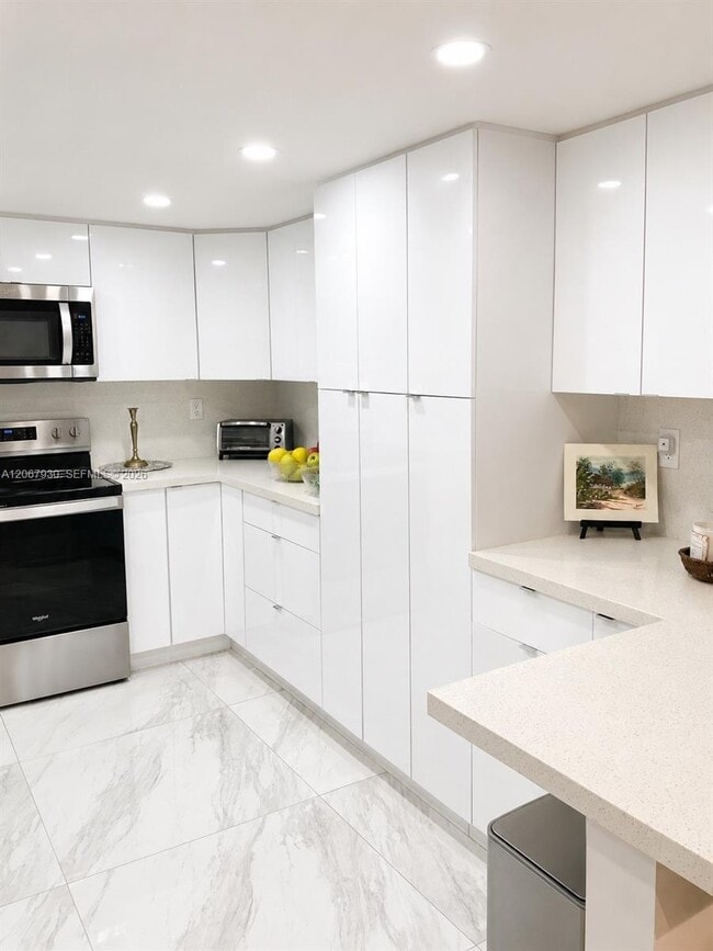 Building Photo - 9735 NW 52nd St Unit 305