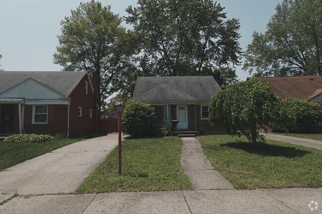 Building Photo - 256 Brentwood St Rental