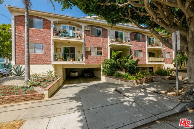 Building Photo - 2803 Arizona Ave Unit 10 Rental