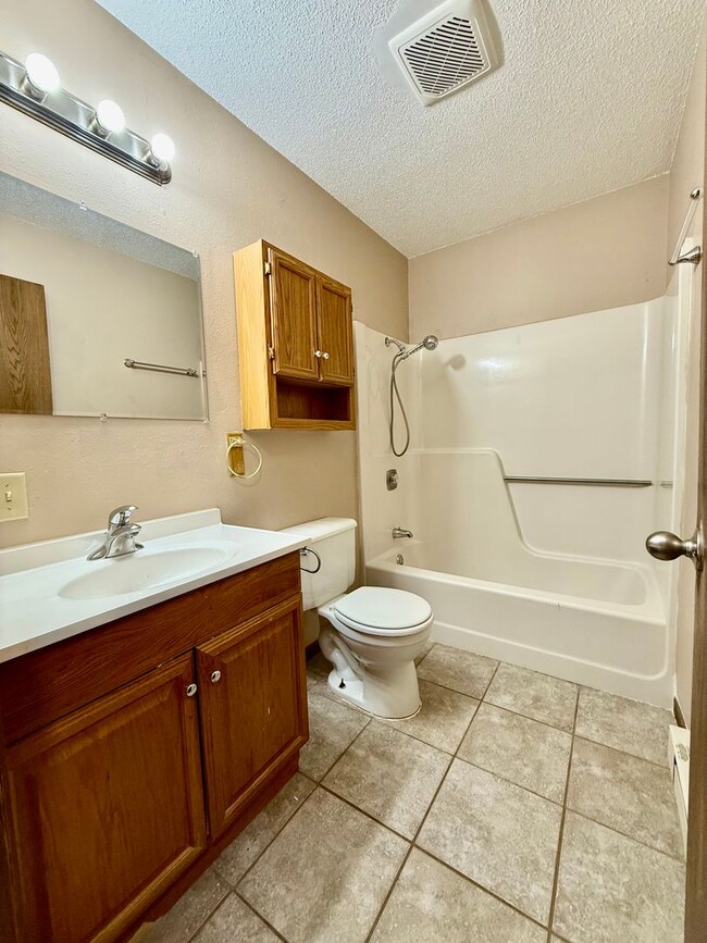 Photo - 1110/1114 2nd St SE Unit 1110 2nd St SE