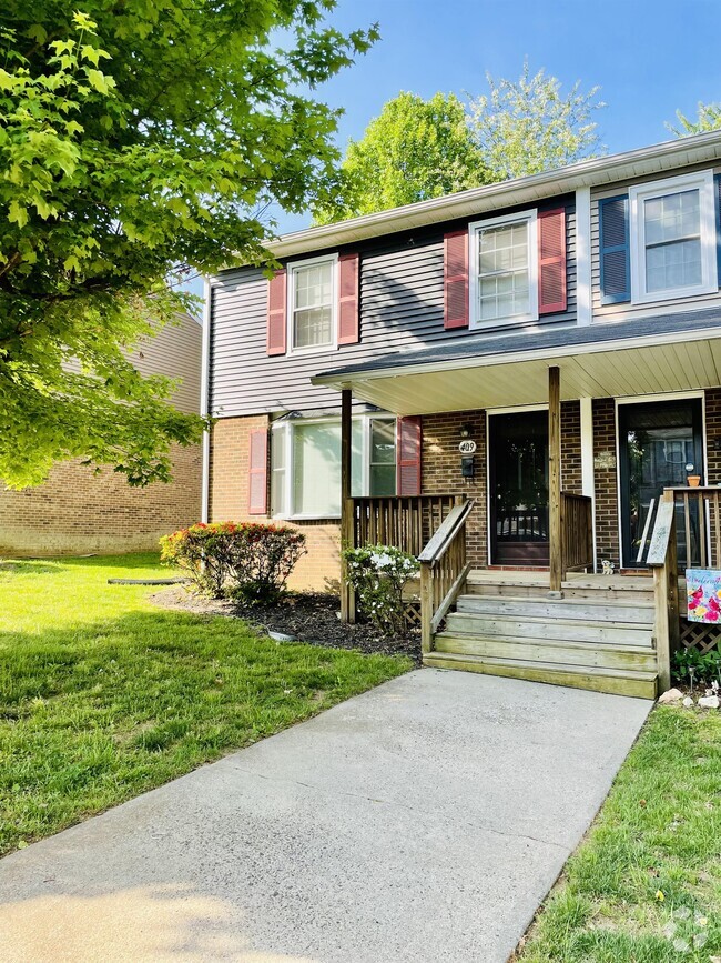 Building Photo - 409 W Cadbury Dr Rental