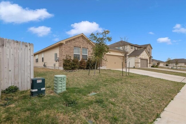 Photo - 405 Grasslands Trl