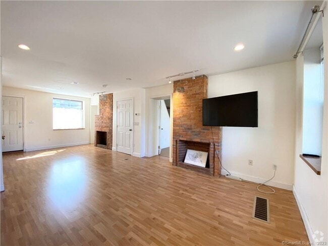 Building Photo - 135 Olive St Unit 1C Rental