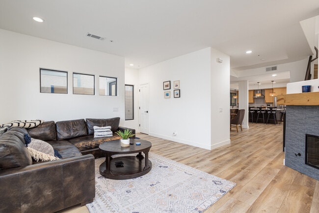 Photo - 162 Avenida Florencia Unidad A