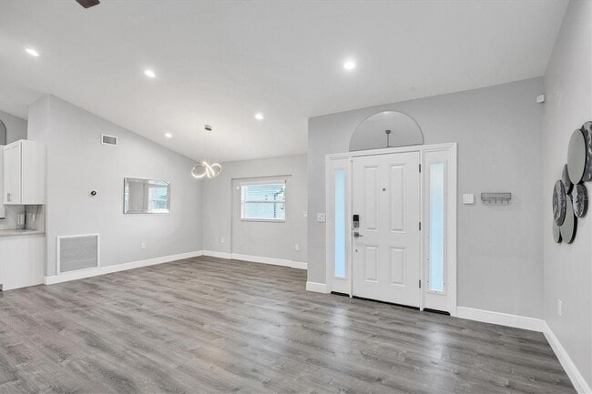 Photo - 618 Eastpointe Ct