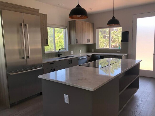 Photo - Beautiful 3 Bed, 4 Bath Home, Stunning Views from Rooftop Deck, D-12, close to DT and Military