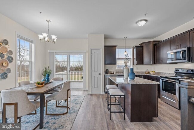 Photo - 2027 Ter Vw Ln