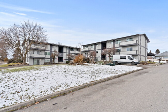 Riverside Pines Apartments - Riverside Pines Apartments