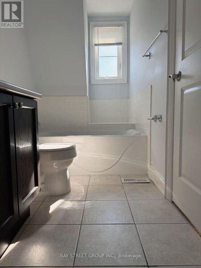 Photo - 142 Hall St