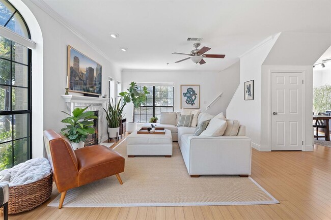 Building Photo - 1704 West Ave Unit 101 Rental