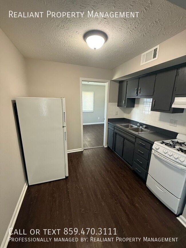 Building Photo - 208 Lakeshore Dr Unit 1