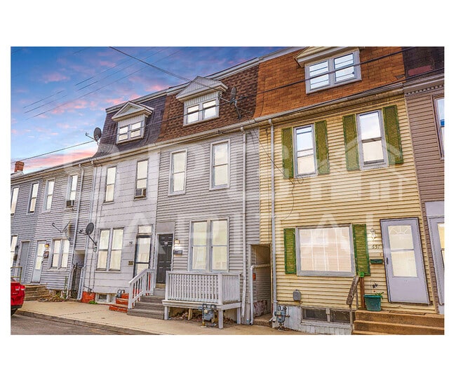 Building Photo - 653 W College Ave