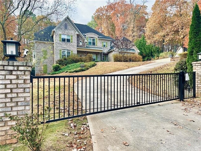 Building Photo - 3232 Brookview Rd