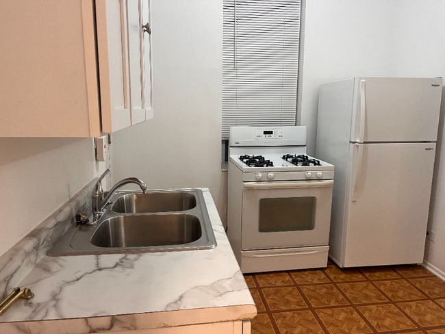 Photo - 1356 N Greenview Ave Unit 1R