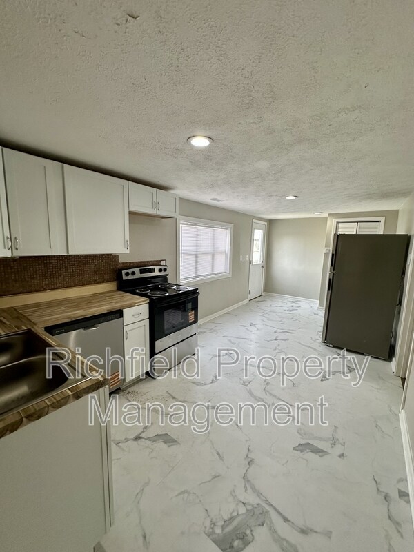 Photo - 405 W 3rd St