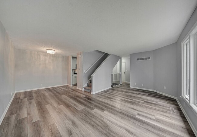 Photo - 5563 Canterbury Ln