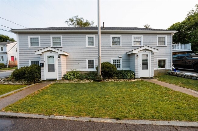 Building Photo - 120 Birchbrow Ave Unit B Rental