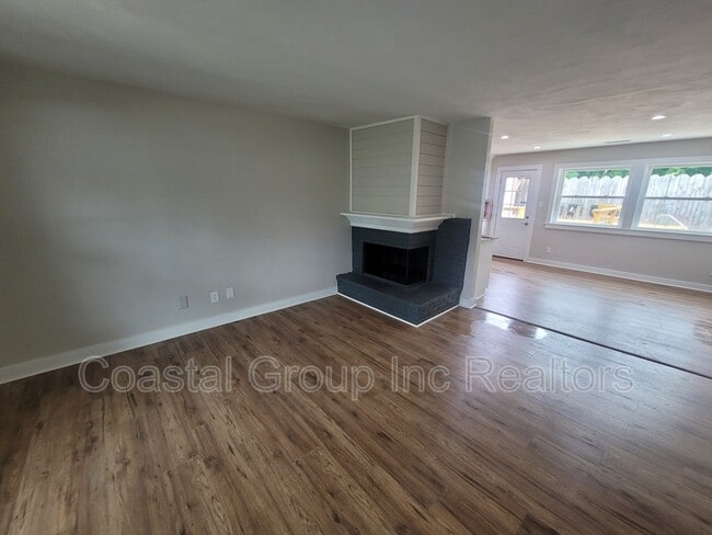 Photo - 512 W Farmington Rd