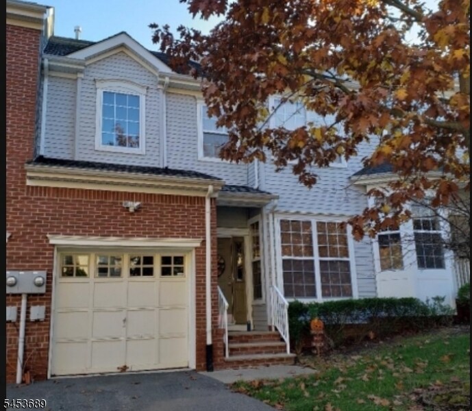 Photo - 111 Cardigan Ct