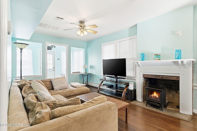 Photo - 34 Waterview Way