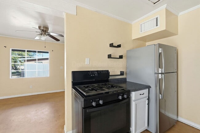 Photo - 3226 E Bermuda St