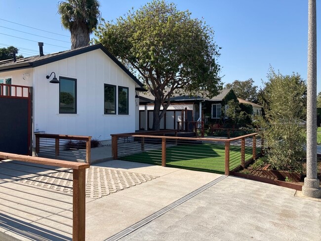 Building Photo - 5750 W 85th Pl