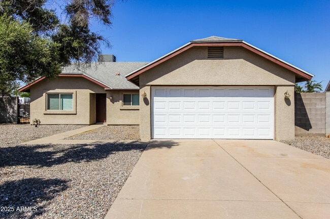 Photo - 16422 N 66th Dr House