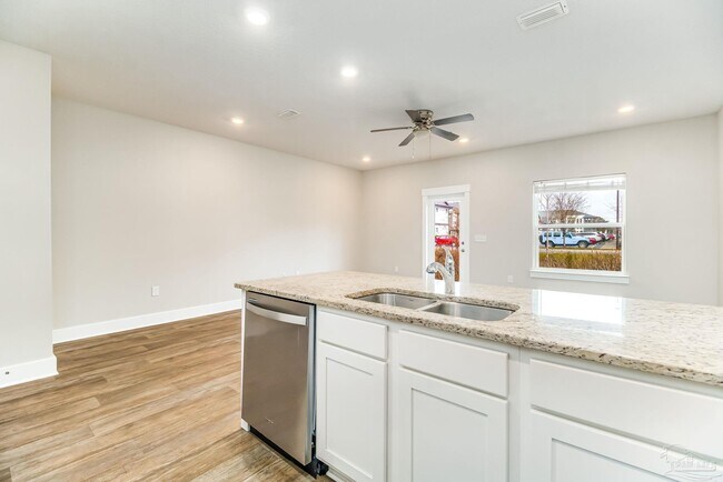 Photo - 1528 Farragut Way