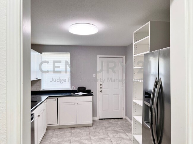 Photo - Charming 3/2 Home Situated on Corner Lot in Dallas For Rent!