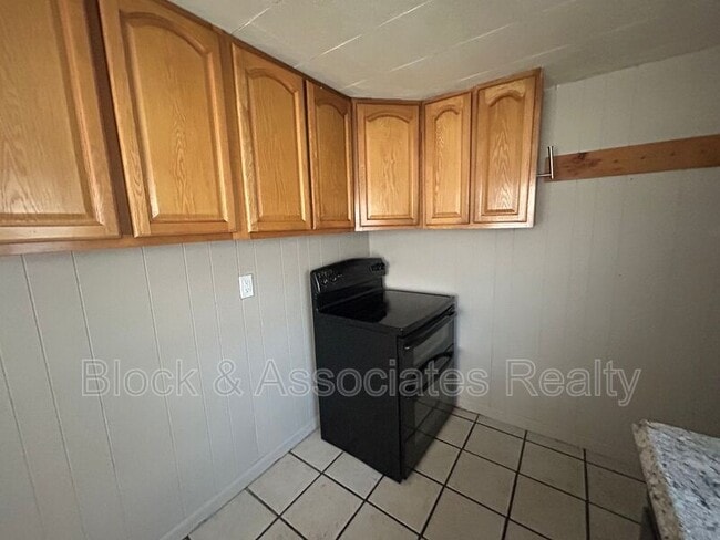 Photo - 409 Dobson St