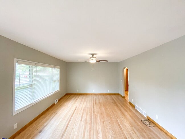 Photo - 3 Bedroom House for Rent!