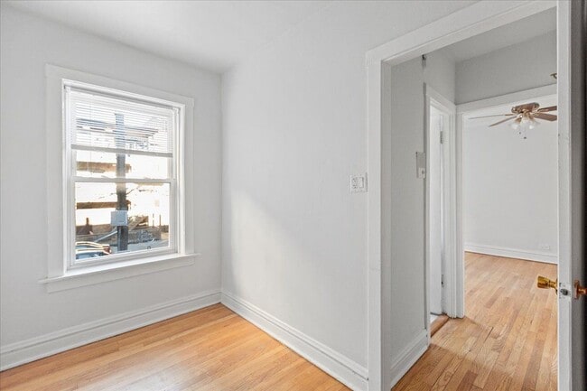 Photo - 658 W Oakdale Ave