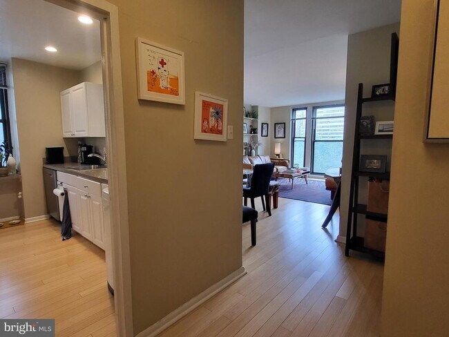 Building Photo - 135 S 19th St Unit 711 Rental