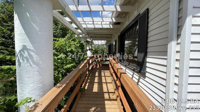 Building Photo - Rustic and Updated 3BD | 1.5 BA Farmhouse...