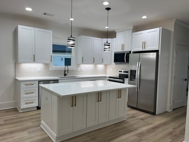 Photo - 832 Post Oak Cir