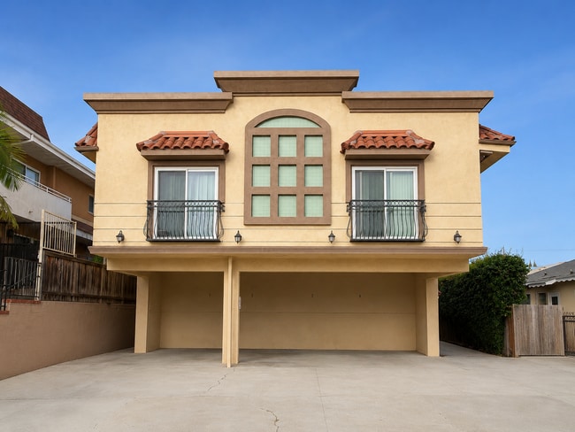 Building Photo - 3728 S Bentley Ave