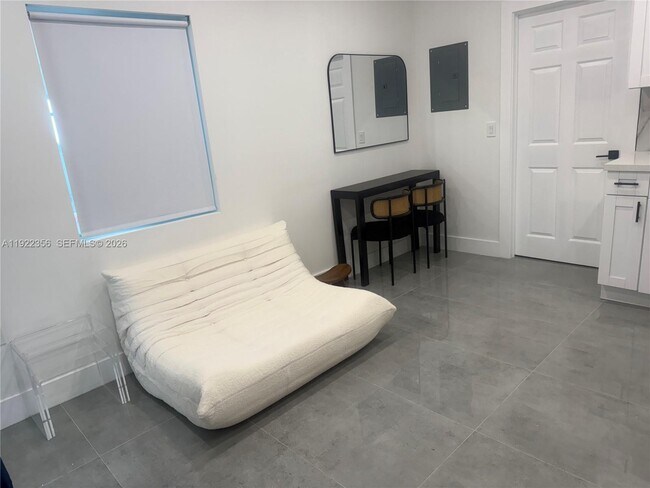 Photo - 935 Jefferson Ave Unit 6