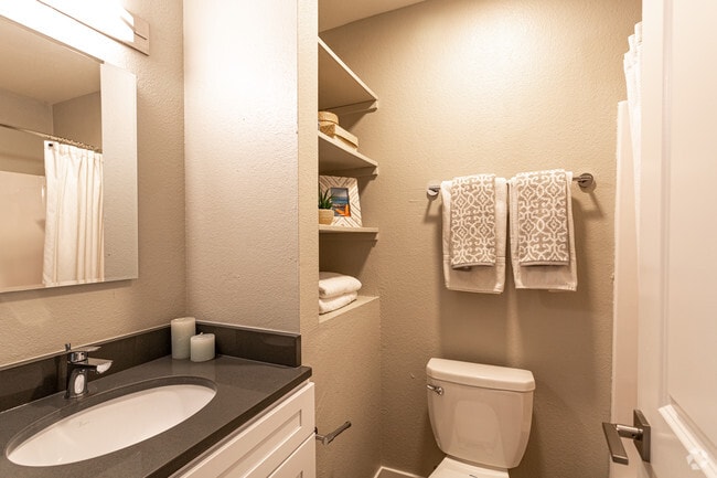 1BR, 1BA - 480SF