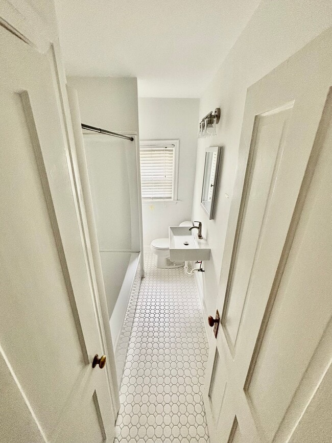 Photo - 411 E Main St