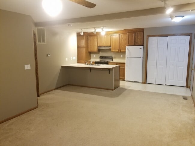 Building Photo - 1208 Koestner St Unit 3
