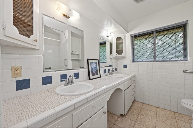 Photo - 1701 Mistletoe Ln