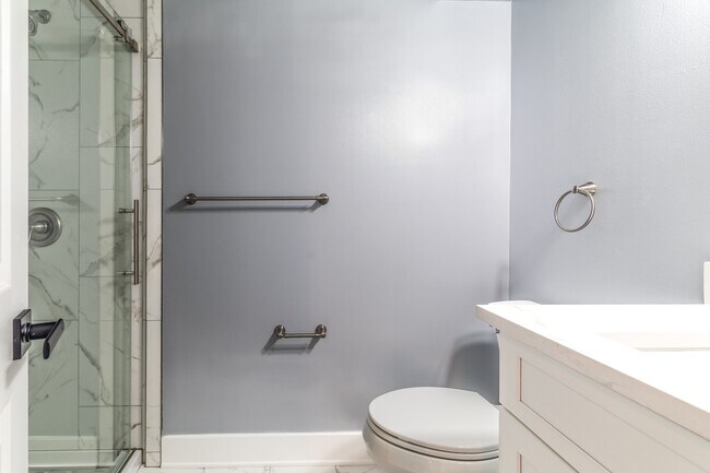 Photo - 3939 Knollcrest Dr