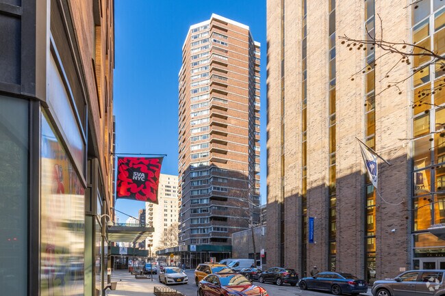 Photo - 319 E 24th St