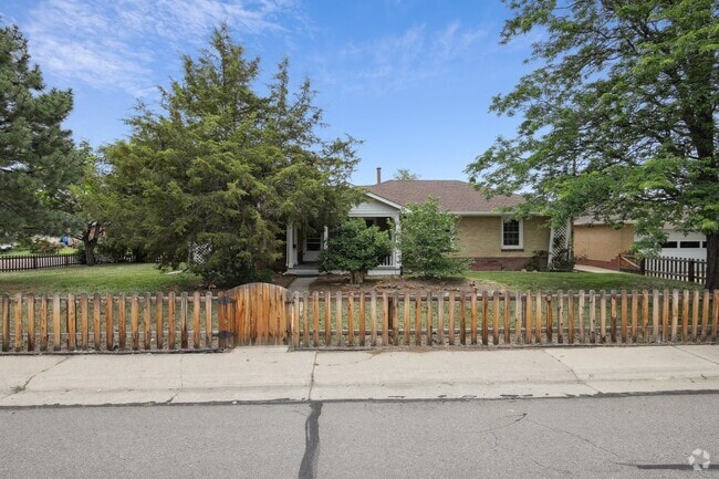 Building Photo - 490 S Marshall St Rental
