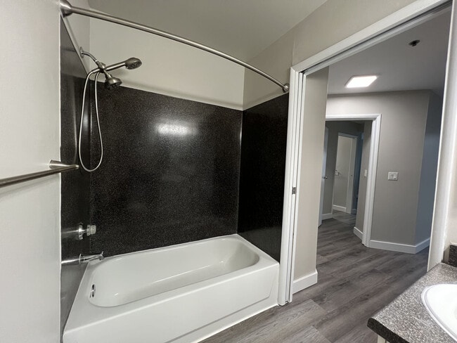 Photo - Elliott Pointe