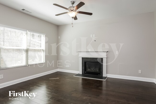 Photo - 4186 Woodland Park Dr SW