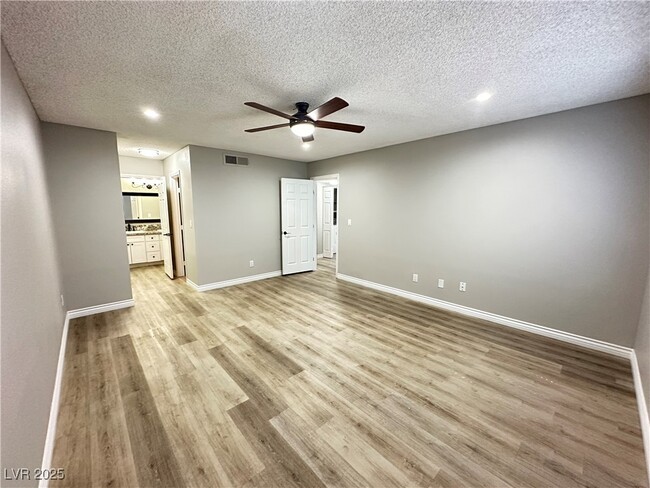 Building Photo - 1575 W Warm Springs Rd Unit 413