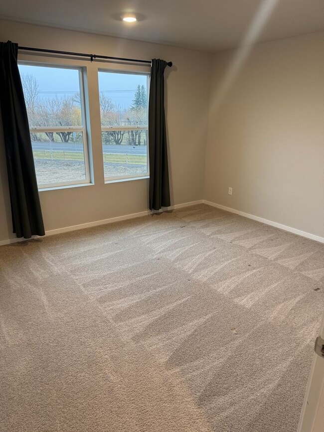 Photo - 4 Bed 2.5 Bath Home with Community Amenities