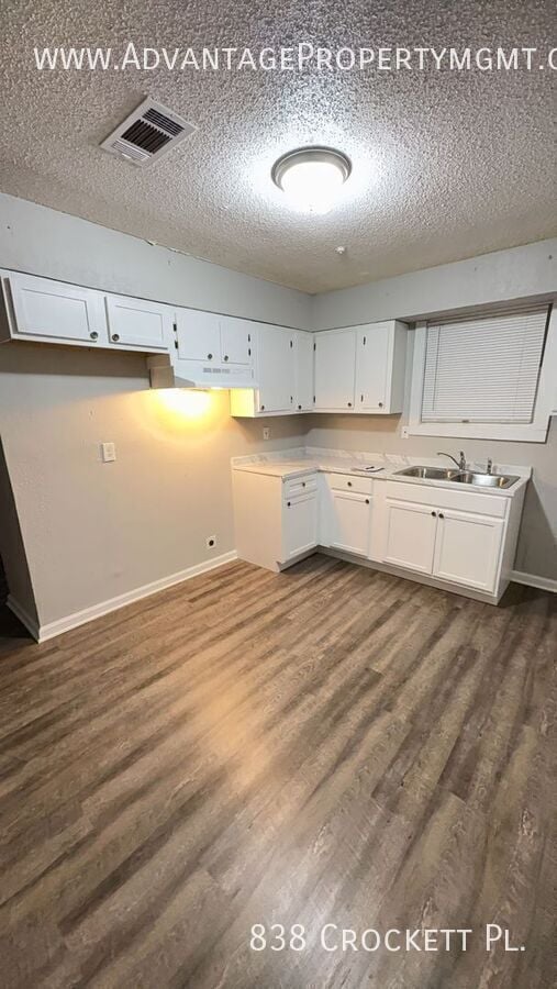 Photo - 838 Crockett Pl